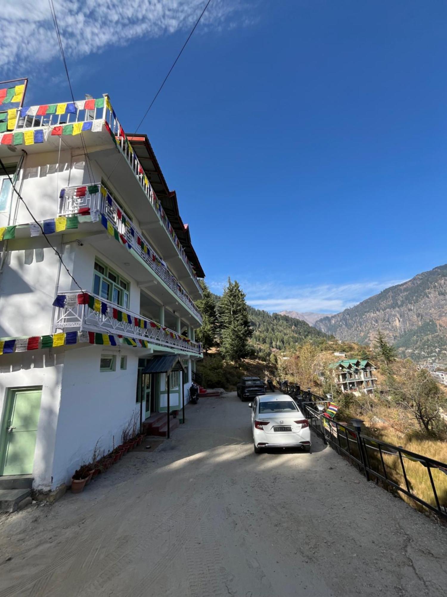Dormigo Hostel Manāli Екстериор снимка